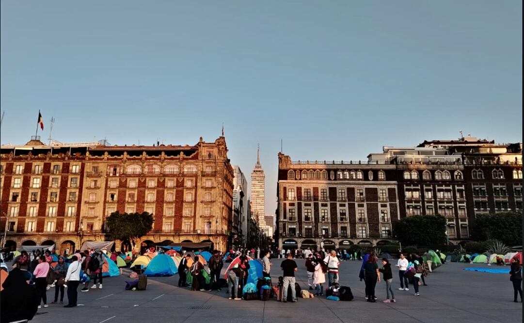 El Zócalo de la Ciudad de México amaneció con un plantón de la CNTE, que expandieron a calles aledañas, el jueves 15 de mayo de 2025. Foto: Eduardo Dina/EL UNIVERSAL