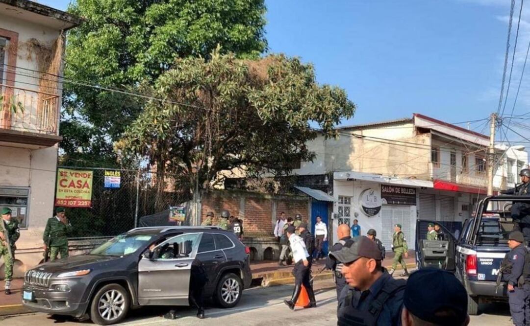  Persona con discapacidad atropella a una mujer previo al desfile en Uruapan