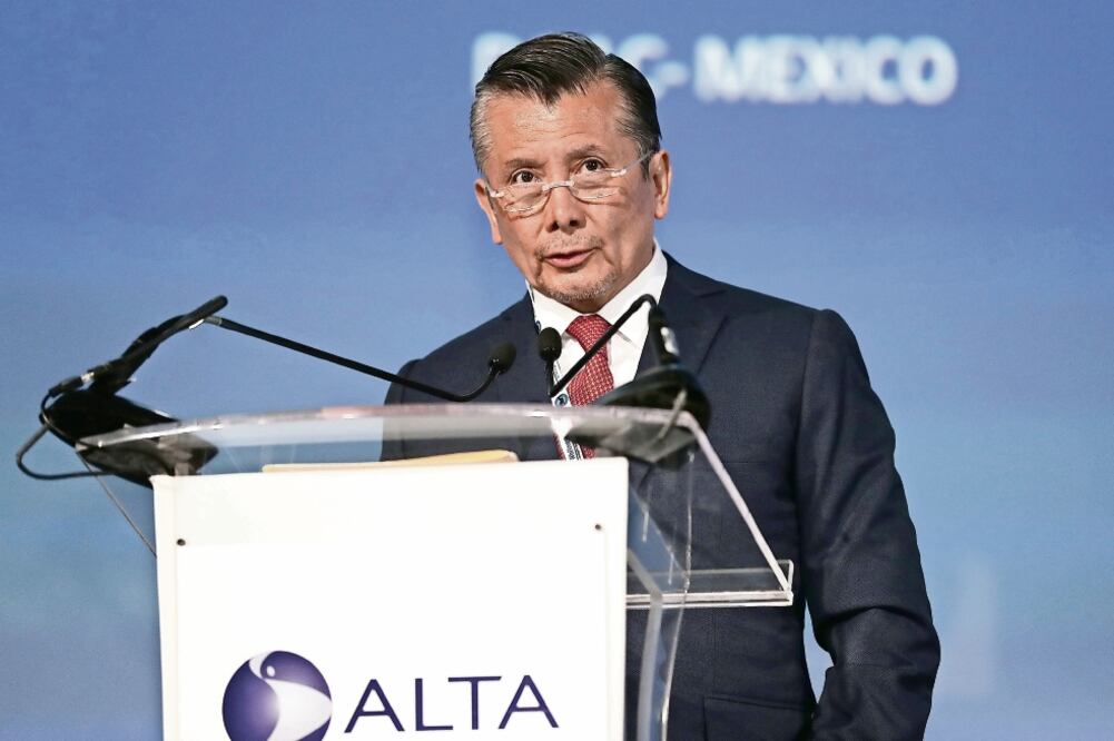 Miguel Peláez, titular de la Dirección General de Aeronáutica Civil, dijo que hay posibilidad de adquirir los slots si las aerolíneas antiguas no los quieren. (FOTO: JUAN CARLOS REYES. EL UNIVERSAL)