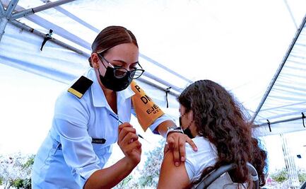 Padres se inconforman por falta de organización en jornada de vacunación en BCS