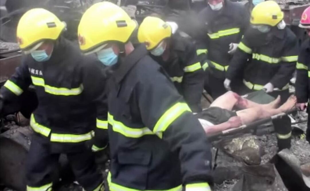 Hallan un sobreviviente entre fierros retorcidos en Tianjin