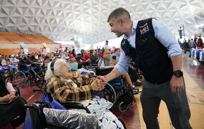 Dan a poyo a personas con discapacidad en MH