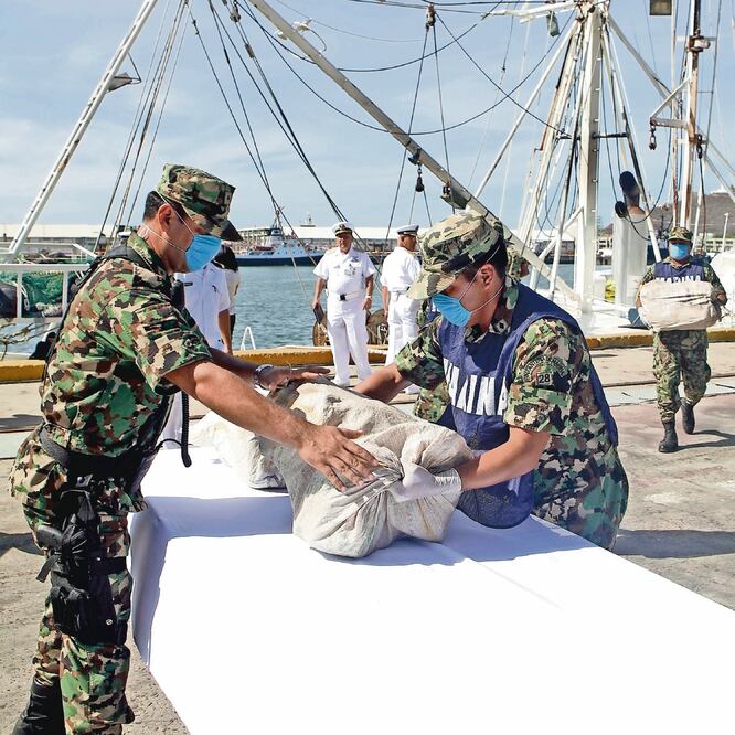 Acción. Elementos de la Marina aseguraron casi una tonelada de una sustancia con las características propias de la cocaína. Foto: ARCHIVO EL UNIVERSAL