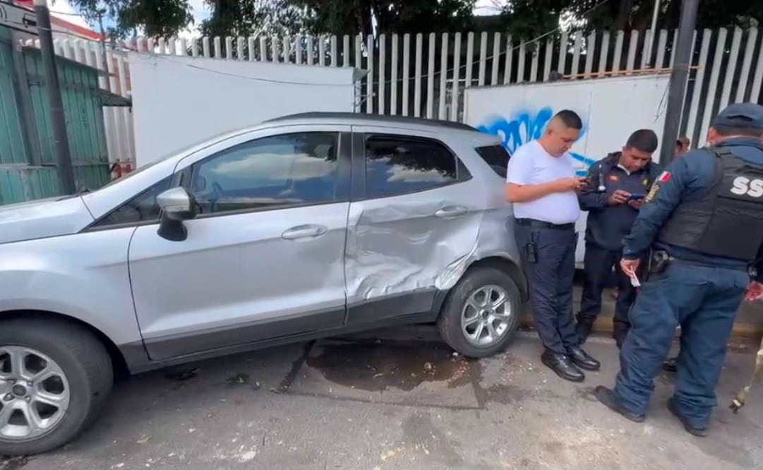 Camión invade carriles en sentido contrario; deja cuatro lesionados en Ermita Iztapalapa, a la altura del Metro Atlalilco. Foto: Especial