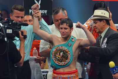 Carlos Cuadras nuevo campeón gallo de la CMB
