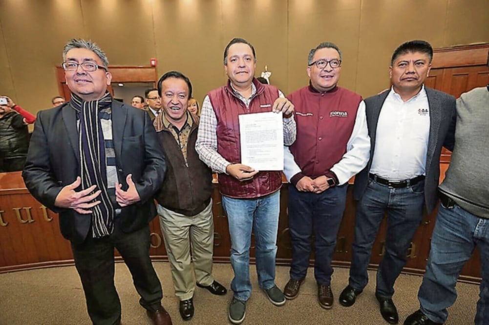 Joel Cruz, Ricardo Moreno y Horacio Duarte Olivares, acudieron ante el IEEM para realizar el registro. (CLAUDIA GONZÁLEZ. EL UNIVERSAL)