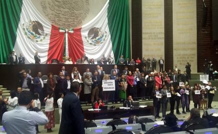 Diputados exigen renuncia de titular de Sedesol; protestan en Tribuna