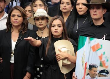 Grecia Quiroz rinde protesta como alcaldesa de Uruapan, tras asesinato de su esposo, Carlos Manzo; "hoy vengo con el corazón destrozado"
