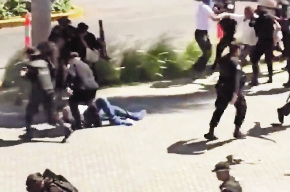 Apaciguan protesta. Varios manifestantes contra el gobierno de Nicaragua fueron reprimidos por la policía, tras realizar una concentración (REUTERS)