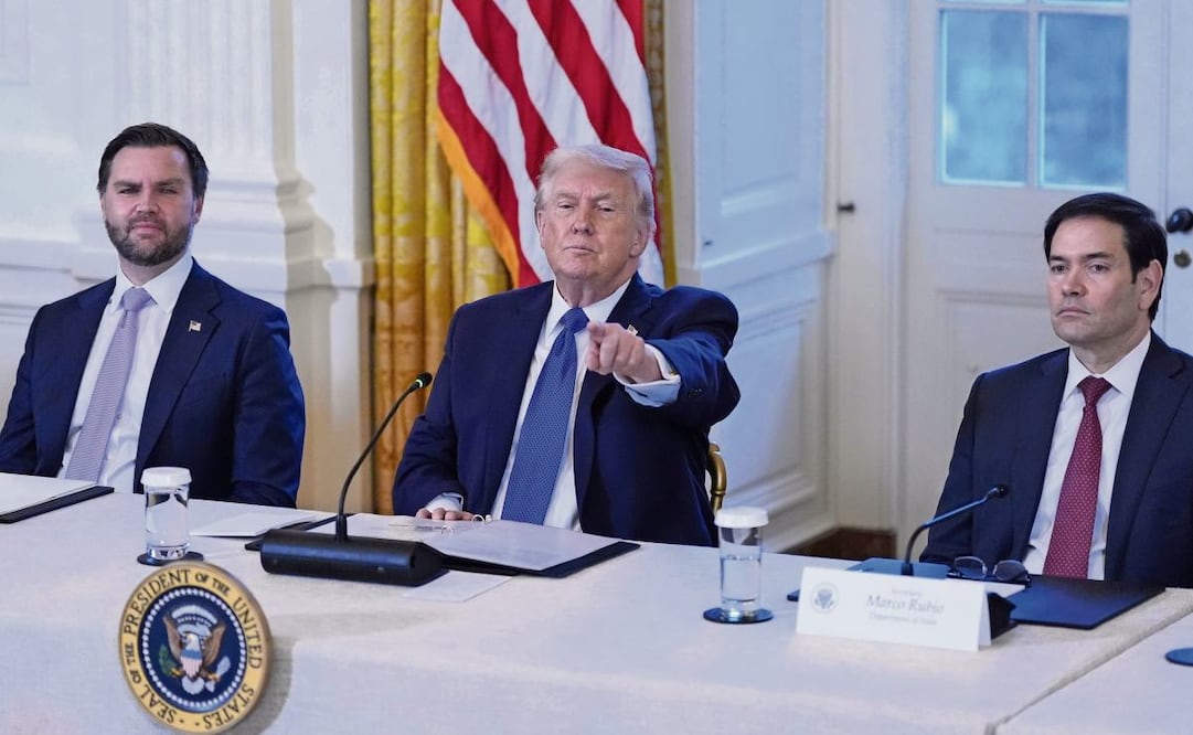 El presidente Donald Trump; el vicepresidente JD Vance (izquierda), y el secretario de Estado, Marco Rubio, en la Sala Este de la Casa Blanca, en Washington, el 9 de enero pasado. Foto: Alex Brandon / AP