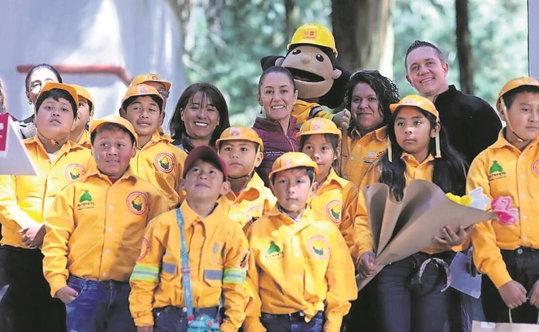 La jefa de Gobierno visitó el Desierto de los Leones, donde se tomó fotografías con algunos niños que acudieron al evento. Foto: ESPECIAL