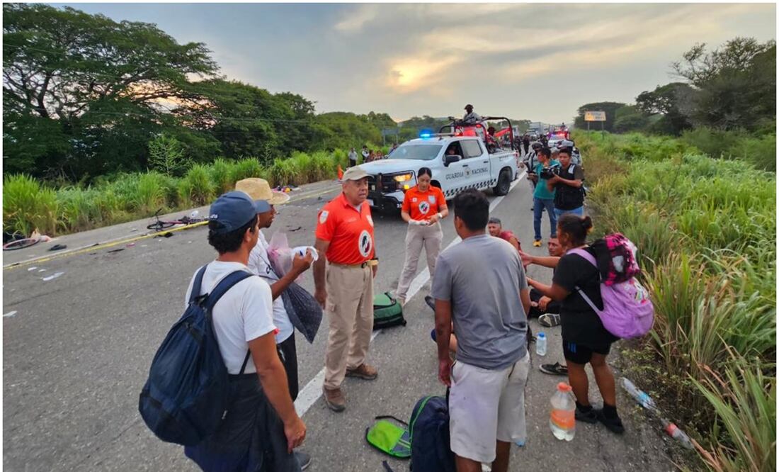 Integrantes de la caravana migrante afirman que pedirán visas humanitarias tras accidente en Oaxaca que dejó 3 migrantes muertos. Foto: Especial