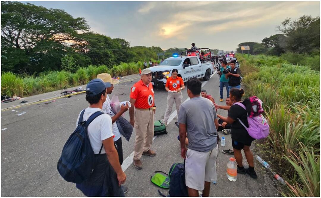 Integrantes de la caravana migrante afirman que pedirán visas humanitarias tras accidente en Oaxaca que dejó 3 migrantes muertos. Foto: Especial