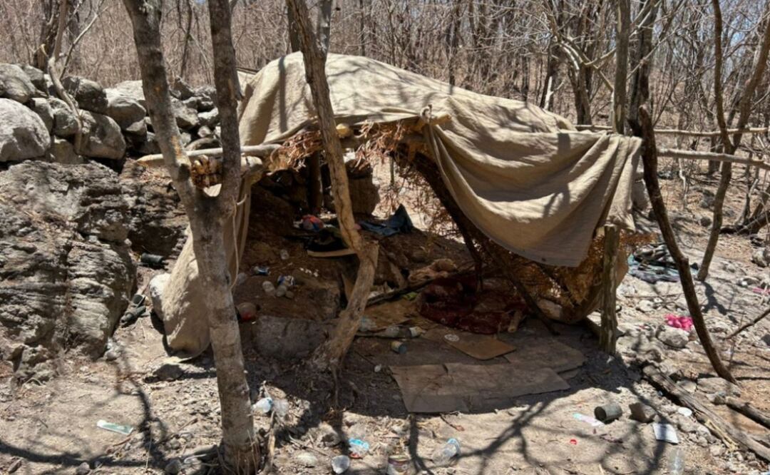 Ejército desactiva 22 explosivos y desmantela campamento criminal; hallan armas y químicos en el sur de Sinaloa. Foto: Especial