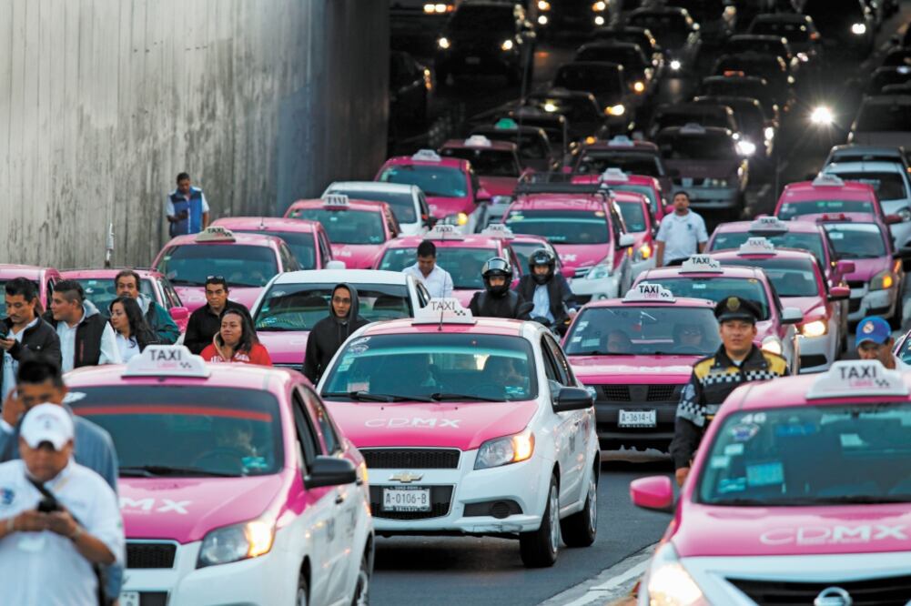 A diferencia del Movimiento Nacional Taxista, la organización Taxistas Unidos por México no realizará el bloqueo de avenidas. Foto/ARCHIVO EL UNIVERSAL