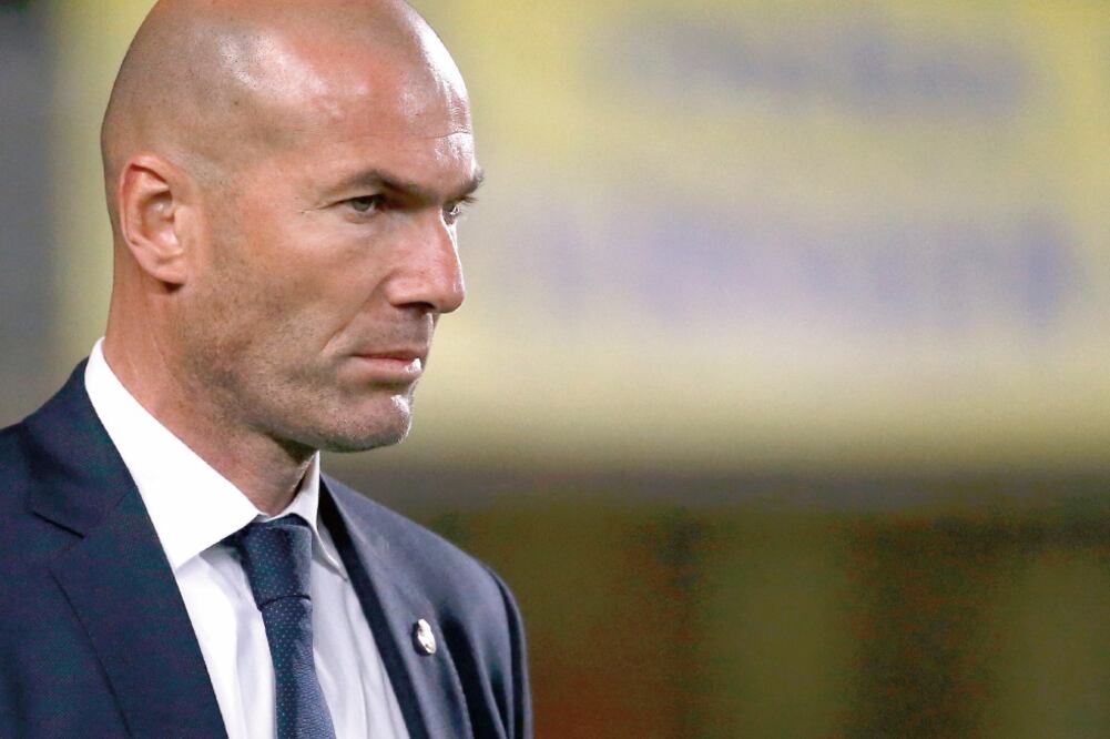 Zinedine Zidane espera que los merengues mejoren en la Champions (JUAN MEDINA. REUTERS)