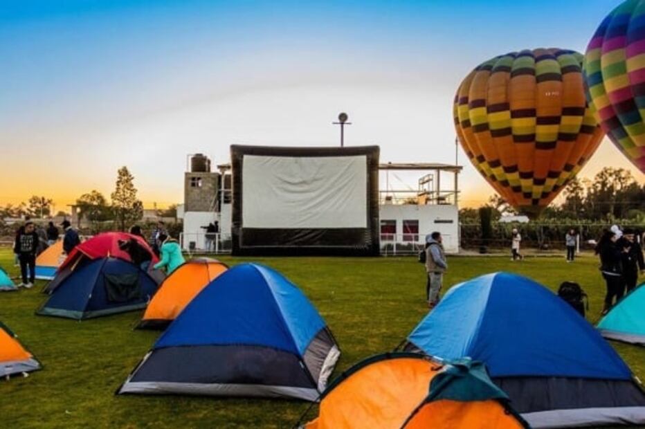 Noche de campamento, cine de terror y globos aerostáticos en Teotihuacán