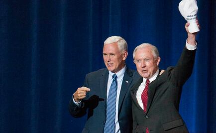 Nueva gorra: "Hagamos grande también a México otra vez" 