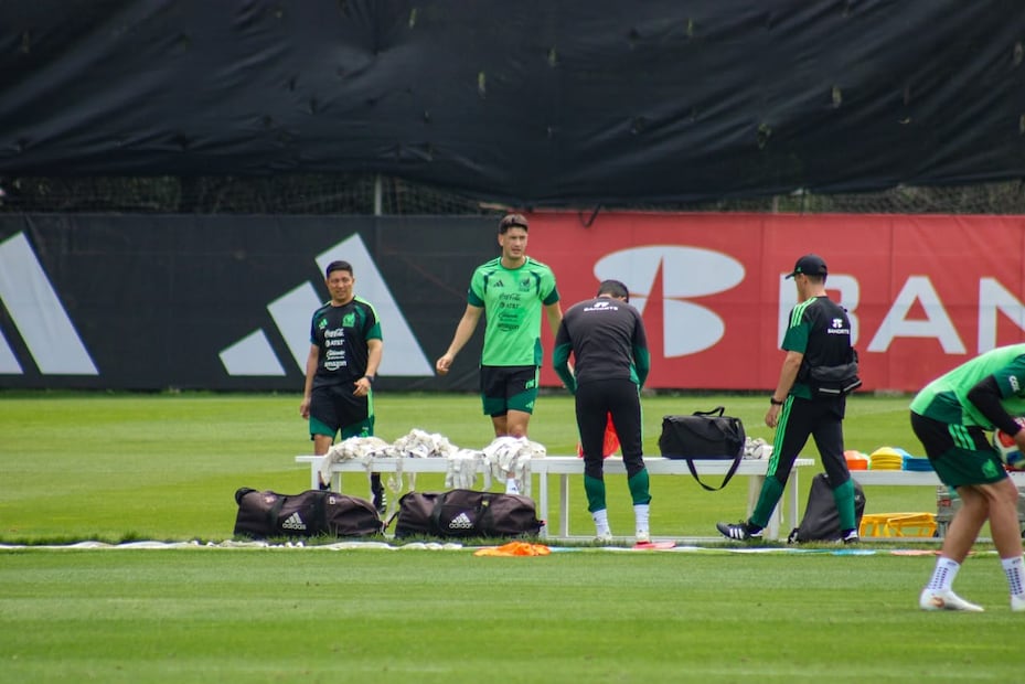 César Montes, durante el segundo entrenamiento de la Selección Mexicana bajo la dirección de Rafael Márquez - Foto: Maritza Villagómez | EL GRÁFICO