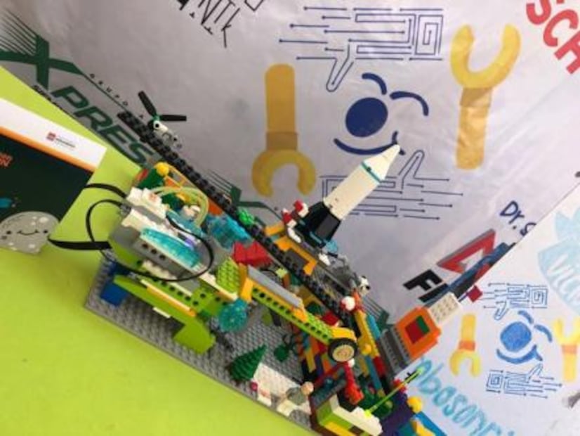 Condecoran a niños con cáncer en concurso de robótica