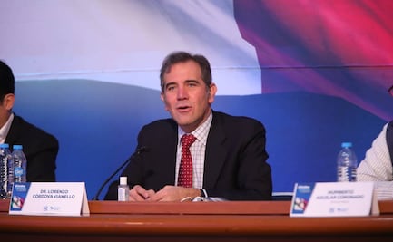 En plenaria del PAN, Lorenzo Córdova denuncia debilitación de la democracia por ataques del gobierno