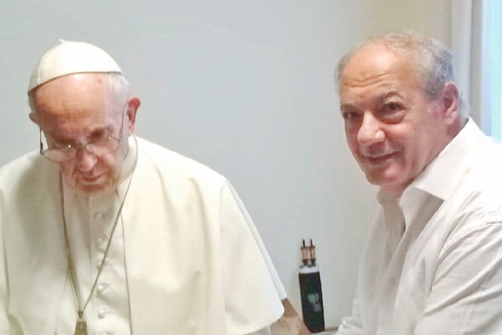 En Roma, José María del Corral comentó con el Pontífice sobre el mensaje que le envió el presidente electo Andrés Manuel López Obrador. Foto: NOTIMEX