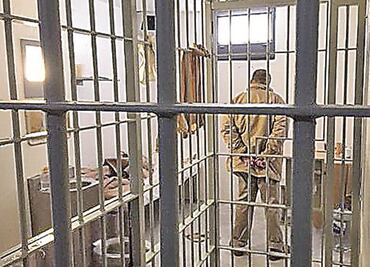 Presentan denuncia por malos tratos contra "El Chapo"