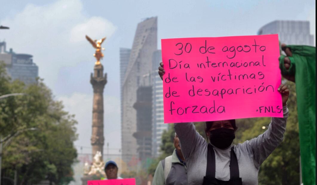 Marchan en conmemoración del Día Internacional Contra la Desaparición Forzada sobre Avenida Paseo de la Reforma, el sábado 30 de agosto de 2025. Foto: Fernanda Zamora/ EL UNIVERSAL