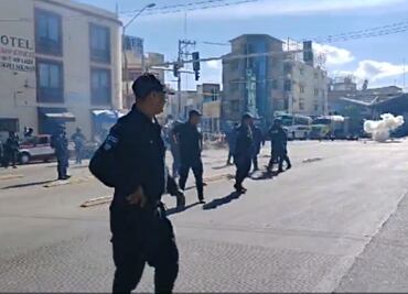 VIDEO: Operativo contra pirotecnia termina en trifulca y bloqueos en Central de Abasto en Oaxaca