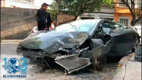 Tras choque, abandonan Lamborghini en la Roma