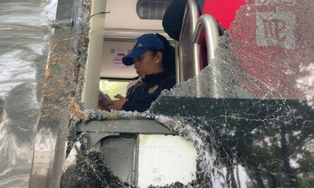 Chocan 2 unidades del Metrobús en Artículo 123 y Bucarelli