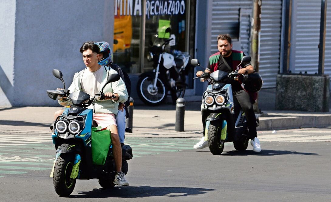El casco de un motociclista debe estar certificado y cumplir con ciertos elementos de seguridad. Foto: Carlos Mejía / EL UNIVERSAL
