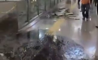 Aguas negras se desbordan en el AICM; trabajos de mantenimiento generan daños en Terminal 1