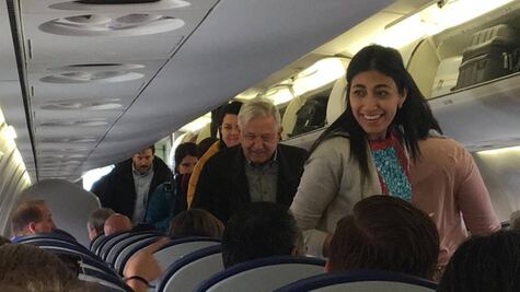 Secretarias acompañan a AMLO en vuelo hacia la CDMX