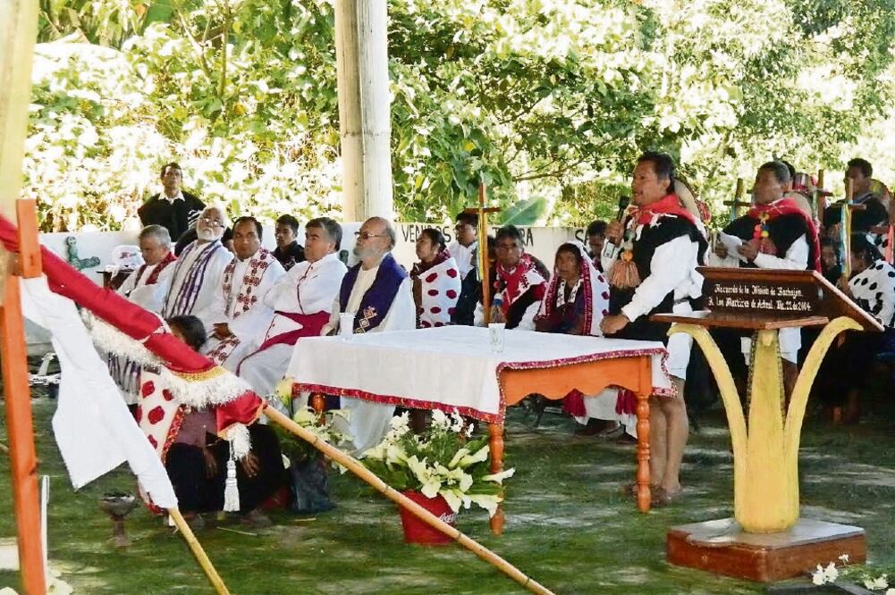 Centenares de indígenas de Chenalhó, en el norte de Chiapas, y visitantes de México y otros países llegaron a Acteal para recordar a las 45 víctimas de la matanza de 1997. (ÓSCAR GUTIÉRREZ. EL UNIVERSAL)