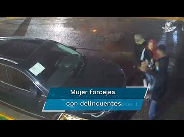 Mujer se aferra a su hija y evita robo de su camioneta en Naucalpan, Edomex