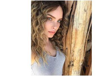 Belinda posa topless en portada de revista