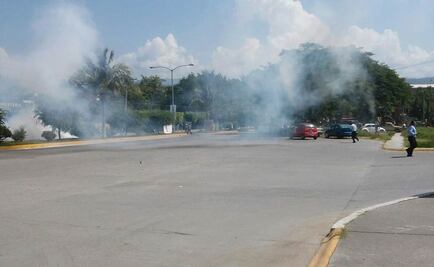 Se enfrentan policías y padres de los 43 en Iguala