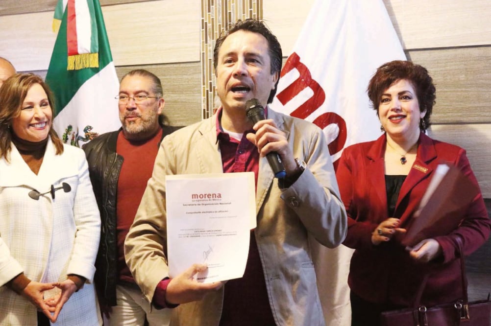 Confiado. Cuitláhuac García Jiménez, de Morena, aseguró que no tiene rivales para la gubernatura de Veracruz, la cual buscará por segunda vez (MIGUEL ÁNGEL CARMONA. EL UNIVERSAL)