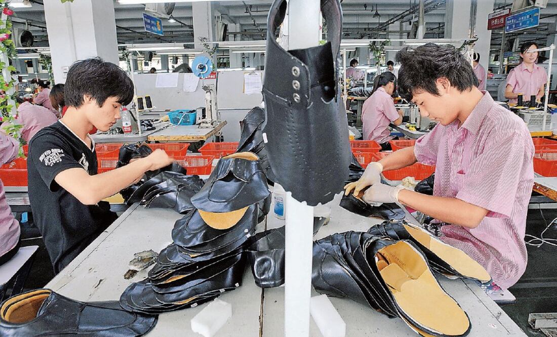 El presidente de la Cámara Nacional de la Industria Textil, Rafael Zaga Saba, pidió “erradicar el contrabando en cualquiera de sus formas porque cuando tres de cada cinco prendas que se venden en el país son ilegales. Foto: ARCHIVO/EL UNIVERSAL