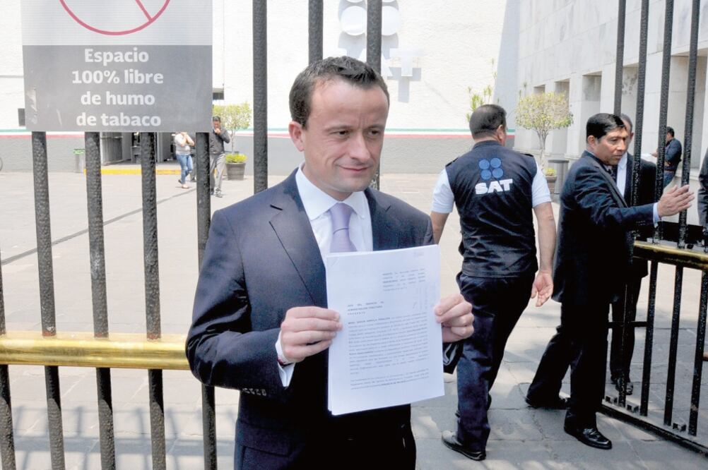 Mikel Arriola acudió al SAT para pedir que sea investigada la empresa Albama Transportes, con la cual Alejandra Barrales presuntamente fondea operaciones y que no reporta ingresos o que haya realizado el pago de impuestos. (CORTESÍA)