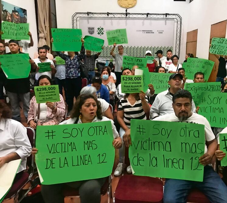 Comerciantes pernoctan en un edificio del Gobierno a la espera de respuestas. Foto:  Francisco Rodríguez. EL UNIVERSAL