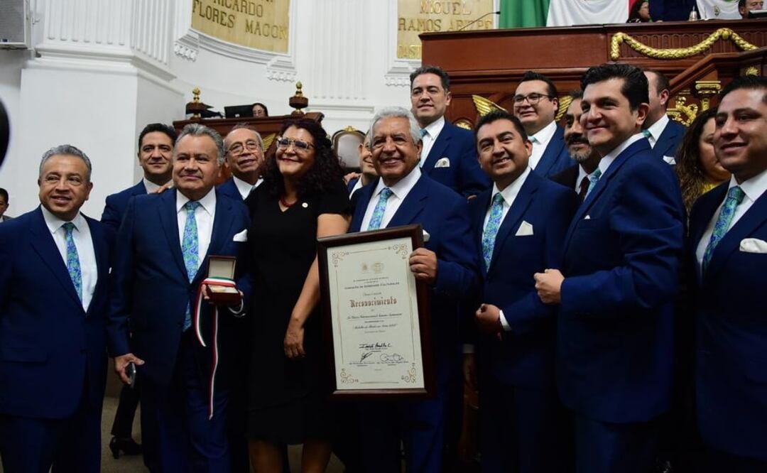 La Única e Internacional Sonora Santanera y al Sonido Amistad Caracas autores de canciones como “La boa”, “Los luchadores”, “Perfume de gardenia” y “Pedacito de mi vida”, fueron galardonados en la categoría de Patrimonio Cultural. Foto: Especial