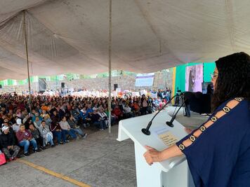 Con mil 500 pares de zapatos inicia programa "Caminando por tus derechos"