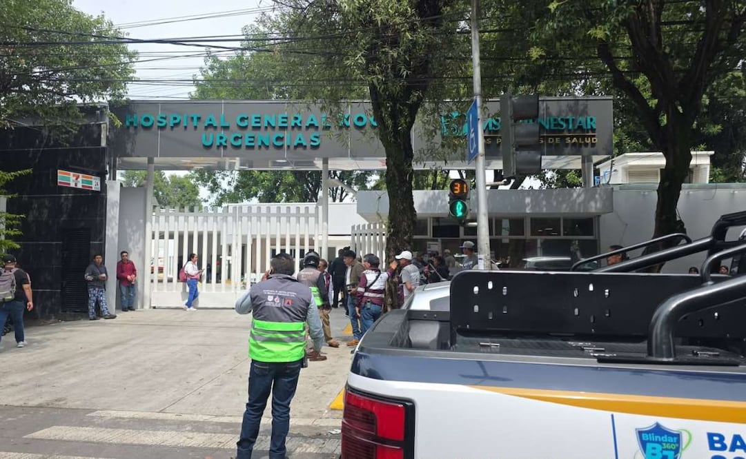 Desalojan área de consulta externas en el Hospital General de Xoco; autoridades descartaron fuga de gas.
Foto: Especial.