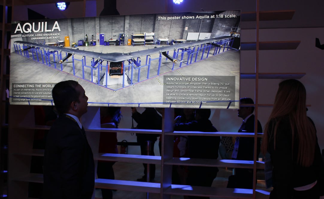 En el marco del Foro de APEC en Lima, Facebook montó un stand donde explica el funcionamiento de su dron "Aquila". (Foto: Xinhua)
