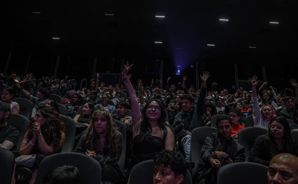 Algunos fanáticos pudieron pudieron hacer preguntas al cineasta mexicano. Foto: Gabriel Pano/EL UNIVERSAL.