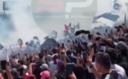 VIDEO: Se desplomó el techo del estadio del Colo Colo y cae sobre los aficionados