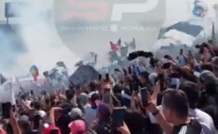 VIDEO: Se desplomó el techo del estadio del Colo Colo y cae sobre los aficionados