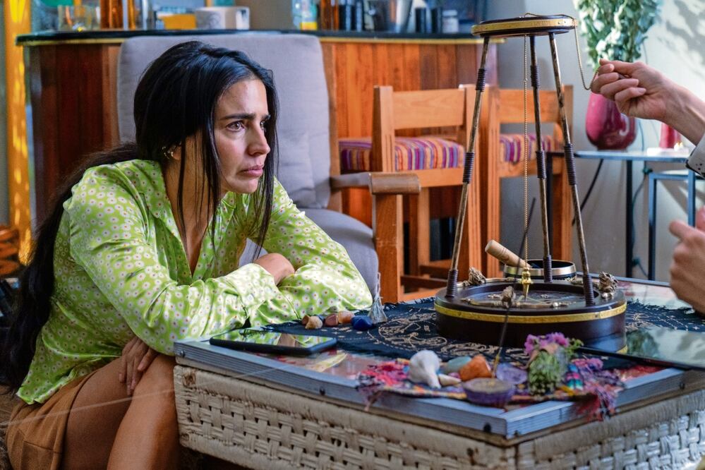 La actriz interpreta a Lalo, un hombre “Don Juan” que un día, bajo la maldición de su exnovia, despierta transformado en mujer. Foto: VIX